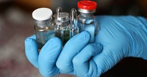 Кулеба попросил главу китайского МИД быстрее доставить вакцину от коронавируса