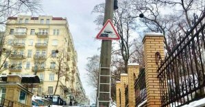 По Киеву установили новые дорожные знаки: где они стоят и что значат (фото)